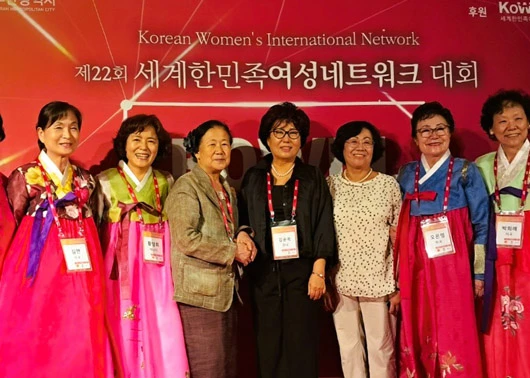섬유공예 권정희 한복명장이 기증한 한복 입고 세계한민족여성 네트워크 대회 개회식 열다